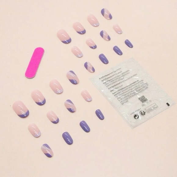 Fake nails - Picture 2 of 2